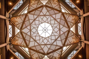 INTERIOR ROOF DETAIL IN MAIN FOYER OF THE SCHWARZMAN CENTRE