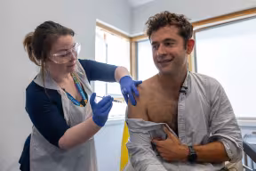 The first volunteer receives the Bundibugyo ebolavirus vaccine