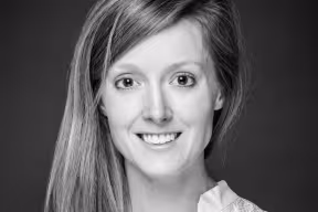 Head and shoulders image of Dr Erin Saupe